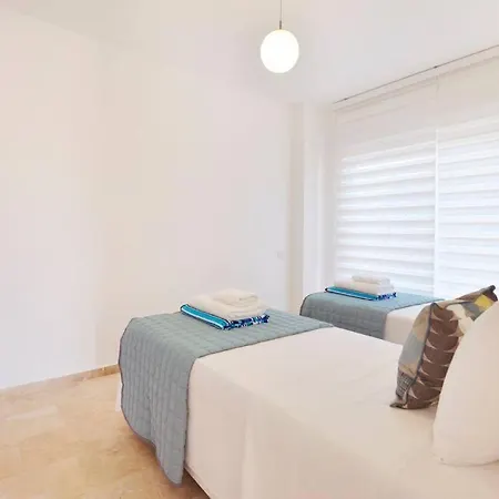 - 3 Bed With Large Private Pool Ferienhaus *