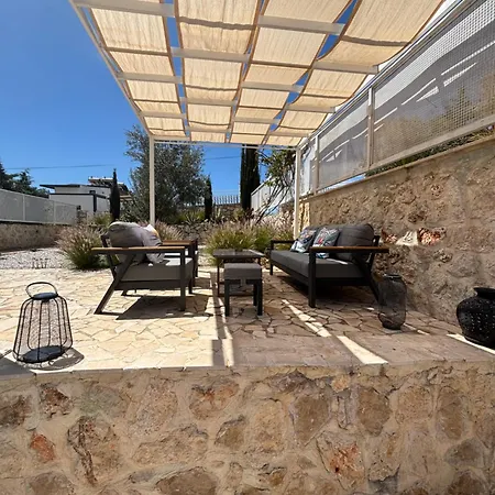 - 3 Bed With Large Private Pool Ferienhaus