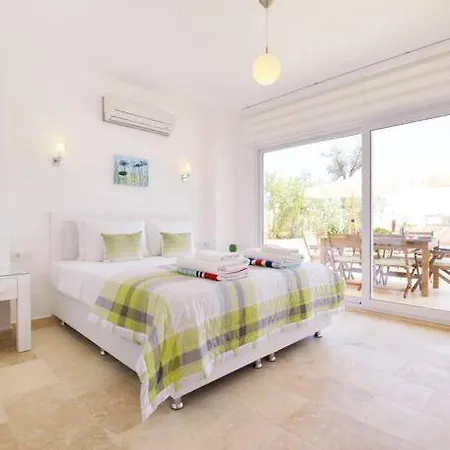 - 3 Bed With Large Private Pool * קלקן