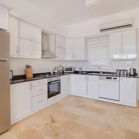 - 3 Bed With Large Private Pool בית נופש