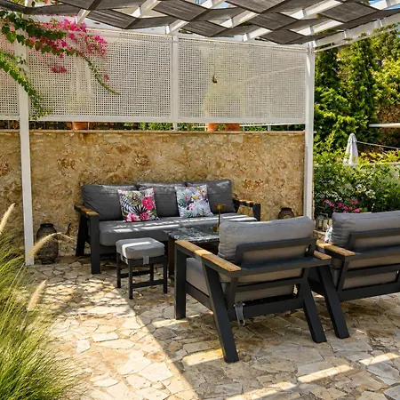 - 3 Bed With Large Private Pool Ferienhaus