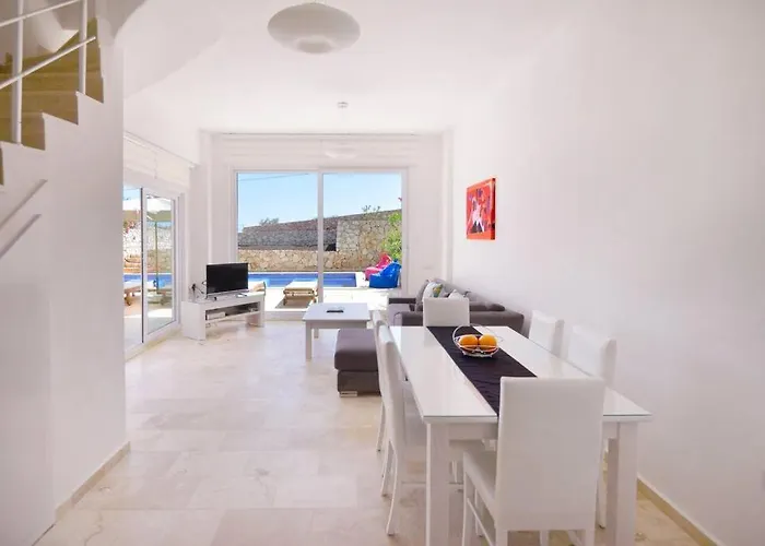Hébergement de vacances - 3 Bed With Large Private Pool *