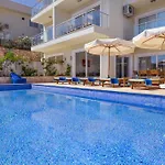 펜션 - 3 Bed With Large Private Pool 칼칸